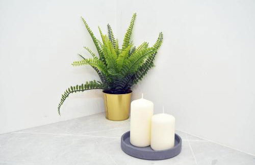 Elm House by YourStays - Lovely home in Cheshire, quiet residential street - Photo 26