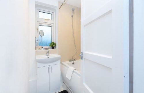 Queens Lodge - Photo 11