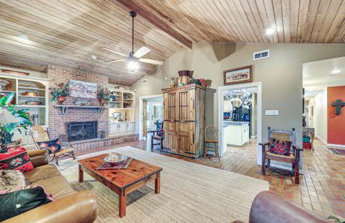 Del Rio Home with Large Yard, BBQ and Fireplace! - Foto 3