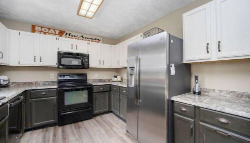 Lakeside Getaway with Hot Tub - Foto 4, stove, pet friendly, minibar