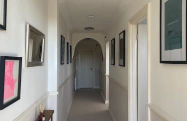 Spacious luxury flat in Swanage, close to beach with parking - Photo 4