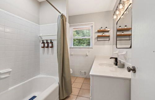 Large House Near Truist Field 15 mins to ATL and Six Flags - Foto 31