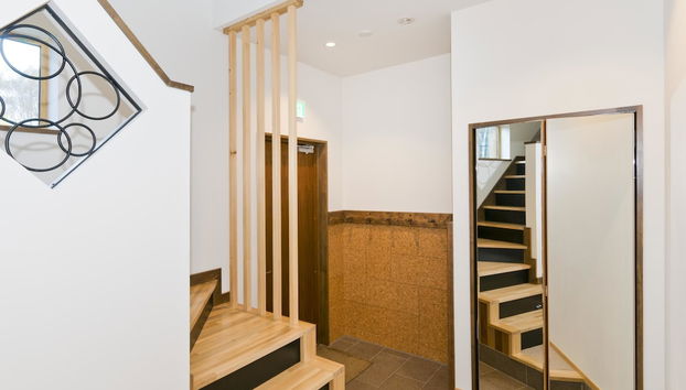 Hana & Jo - Foto 2, Entrada interior