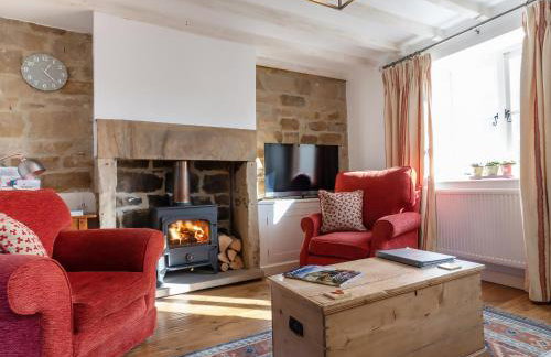 Periwinkle Cottage - Photo 1