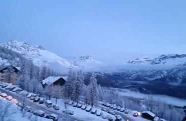 PUY SAINT VINCENT APPARTEMENT T2 BALCON SUPER PANORAMA AVEC PARKING PRIVE COUVERT et PISCINE L'ETE - Foto 8