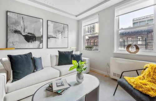 3BR Penthouse Suite with Massive Private Rooftop - Photo 5