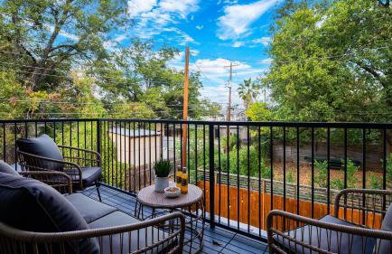 Stylish Home with Firepit Balcony Steps from Austin’s Best Near Rainey St Lady Bird Lake Downtown The Ashlee by AvantStay - Foto 21