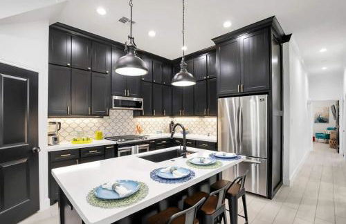 Luxurious Family-friendly Oasis with Laguna Views - Foto 8