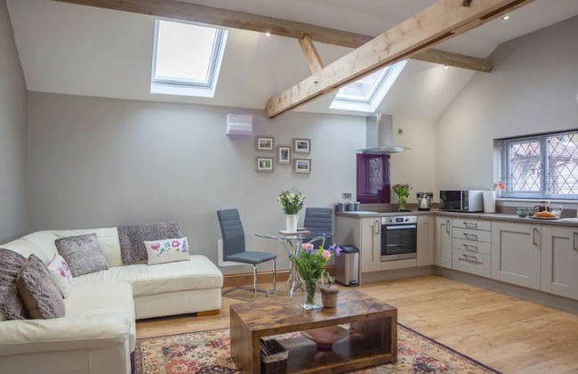 Little Oak - Photo 1