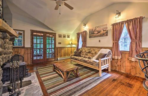 Cabin with Trails and Creek! 23 Mi to Camelback Slopes - Foto 6