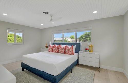 Coastal Palms House - Photo 17