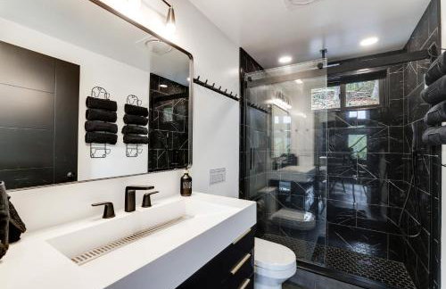 Skyline Yurt: Hot Tub~Wood Stove~WiFi~EVcharger - Foto 27