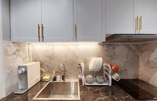 Brand New and Nice 2BR Apartment at The Reiz Condominium Medan By Travelio. - Foto 9