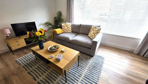 Modern One Bed Flat at Dawe Luxury Suites - An Entire Apartment near Ely Cathedral & Train Station - The Perfect Gateway to Explore Ely, Cambridge, Norfolk & London - Sleeps up to 4 - Foto 3