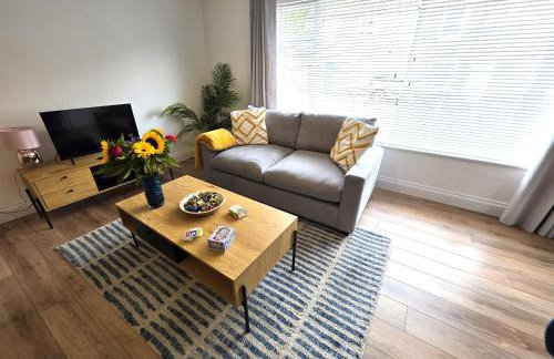 Modern One Bed Flat at Dawe Luxury Suites - An Entire Apartment near Ely Cathedral & Train Station - The Perfect Gateway to Explore Ely, Cambridge, Norfolk & London - Sleeps up to 4 - Photo 3