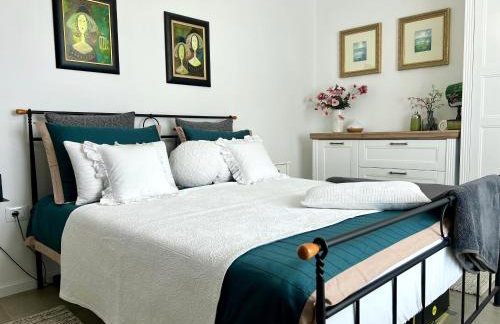 Sunny Apartment - Photo 2