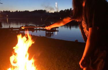 Stylish lake home with private beach, dock and firepit for swimming, kayaking, hiking - Foto 27