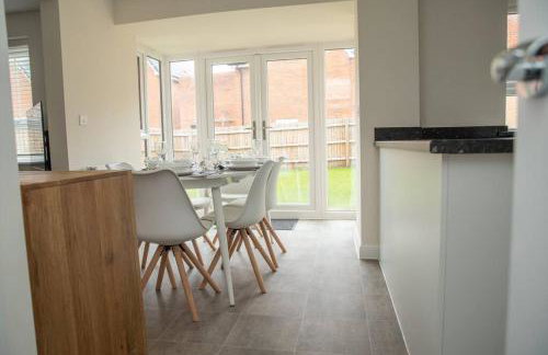 5 Swiftsure - Stunning 4 Bed Home, free parking - Foto 22