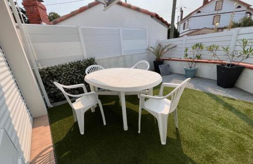 Maison avec grande terrasse à 100m de la plage - Photo 13