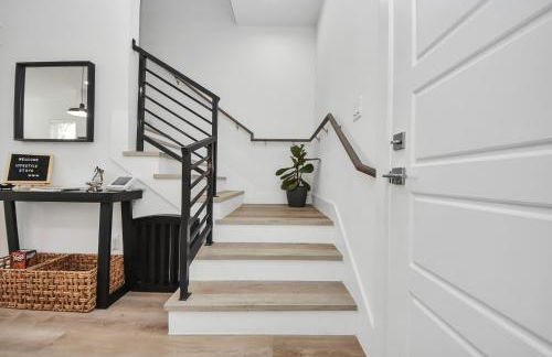 Stylish & Spacious 3BR Gem With Hot tub Near Downtown - Foto 56