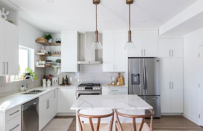 DT 3-lvl Townhouse w Rooftop Patio - Photo 9