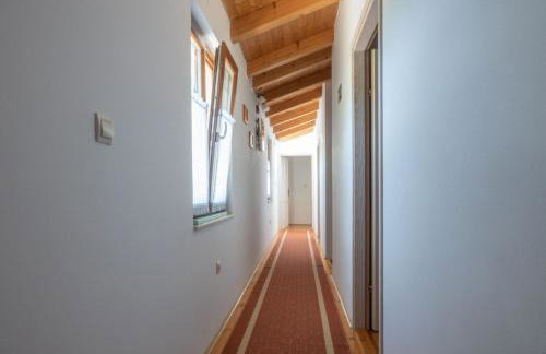 Villa Sandi, mediterranean Villa with pool and jacuzzi - Foto 8