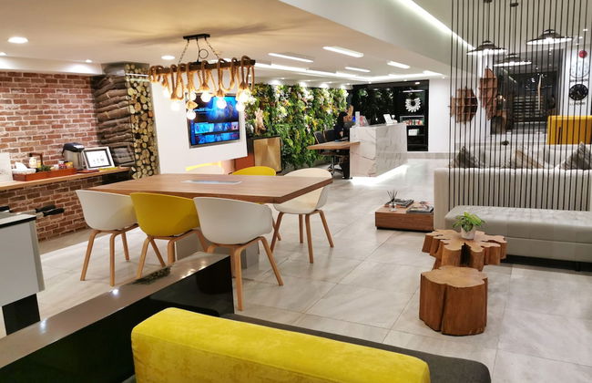 Benviar Tonson Residence - Photo 5