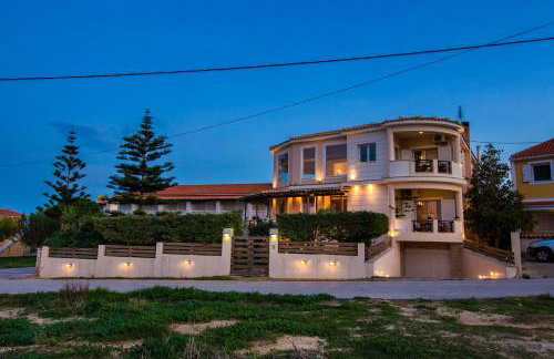 Kondarini Sea View Villa, Just 290m from the beach, by ZanteWize - Foto 47