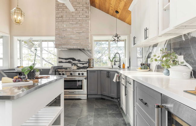 Views, Hot Tub, Firepit, Game Room, Playground Enchanted Forest by Avantstay - Foto 8