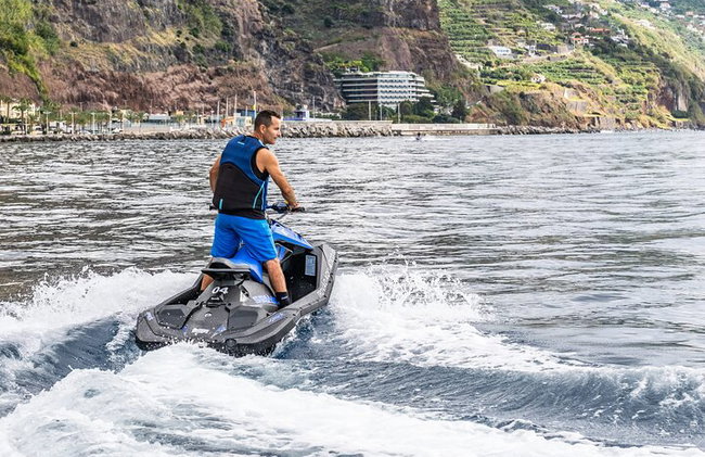 Vive una actividad inolvidable con nuestras motos acuáticas - Foto 4