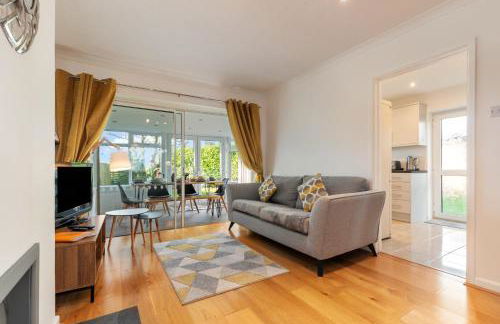 Ty Gwyn - Hot Tub, Parking, Dog Friendly - Photo 4