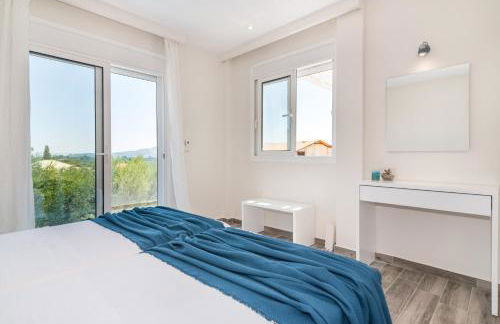 Maridenia Villa - Family Escape with Private Pool, by ZanteWize - Foto 12