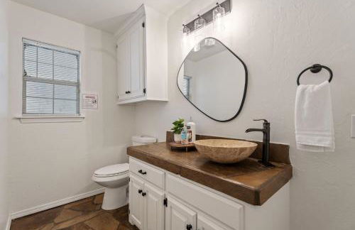 Spacious Lakefront View With Hot Tub and Pool NH - Foto 94