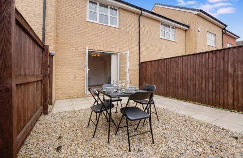 NEW! Stylish 2-Bed Home by Stay With Us, Ideal for Families, Sleeps 4! - Foto 13