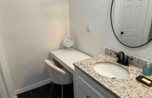 Lakefront Villa with private heated pool - Foto 29