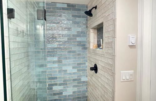 Puget Sound Chic Romantic Cottage with Private Beach Access & Gated Entry - Foto 25