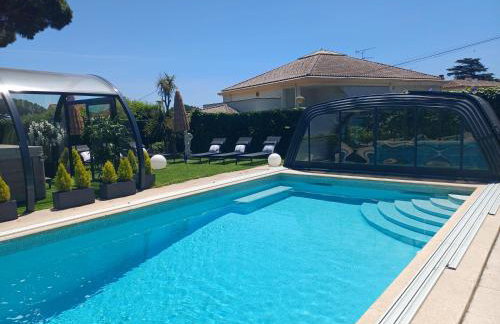 Villa Costa Brava piscina climatizada 28C y jacuzzi - Photo 1