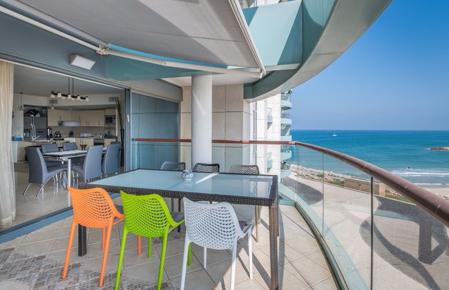 Beach Front By Ritz Hotel Pool Parking - Photo 1