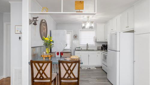 Country Cow Flair with Large TVs, Ample Parking, Nintendo, EV Ready - Photo 3