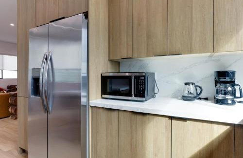 Modern Luxe Retreat Four-Bedroom - Photo 5