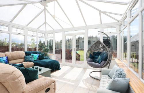 JOIVY Greenknowes Estate with Hot Tub and Bar - Farmhouse and Lodge - Photo 30