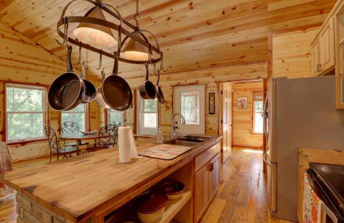 Romantic Mountain View Cabin Rental Near Downtown! - Foto 12