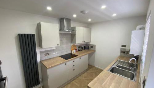 2BR Bungalow Stay, Parking Included, Shower - Foto 5