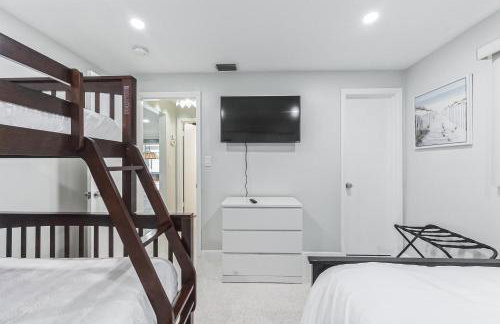 Riverside Retreat: Deck Bar, FirePit, Boat Parking - Foto 8