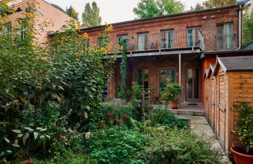 Beautiful Backyard Remise - Photo 1