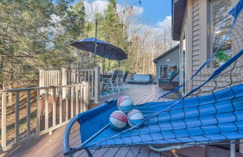 Big Bass Hideaway with Hot Tub - Foto 72