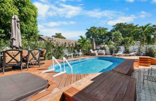 Plantation Pool Home with Hot Tub Sleeps 10 - Foto 43