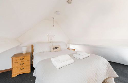 Cosy Cotswolds Cottage Farm Stay - Shepherds Rest - Photo 42