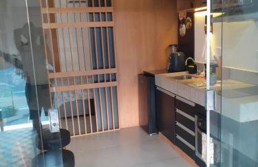 FLAT ENCANTADOR A UM PASSO DA PRAIA - Foto 21