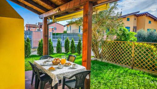 10 minuti da Gardaland con Piscina e Giardino - Foto 2, Garden, Garden view